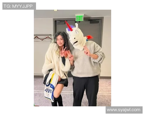 美女网红与克莱亲密合影引热议网友猜测她对分手风波毫不知情